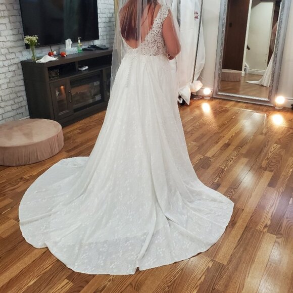 Size 16- Morilee Ivory Wedding Dress - Picture 5 of 5